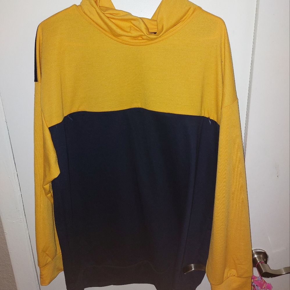 Maternity hoodie